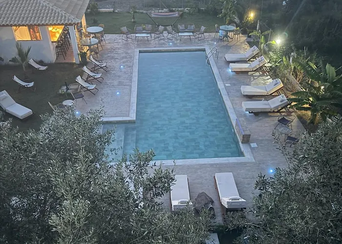 Aparthotel Kapetanios Luxury 3*