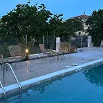 Kapetanios Luxury Apart Otel