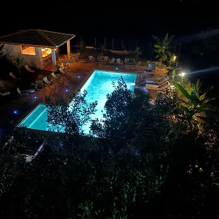 Kapetanios Luxury 公寓式酒店 3*